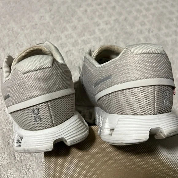 On Cloud 5 running shoes - Picture 9 of 12